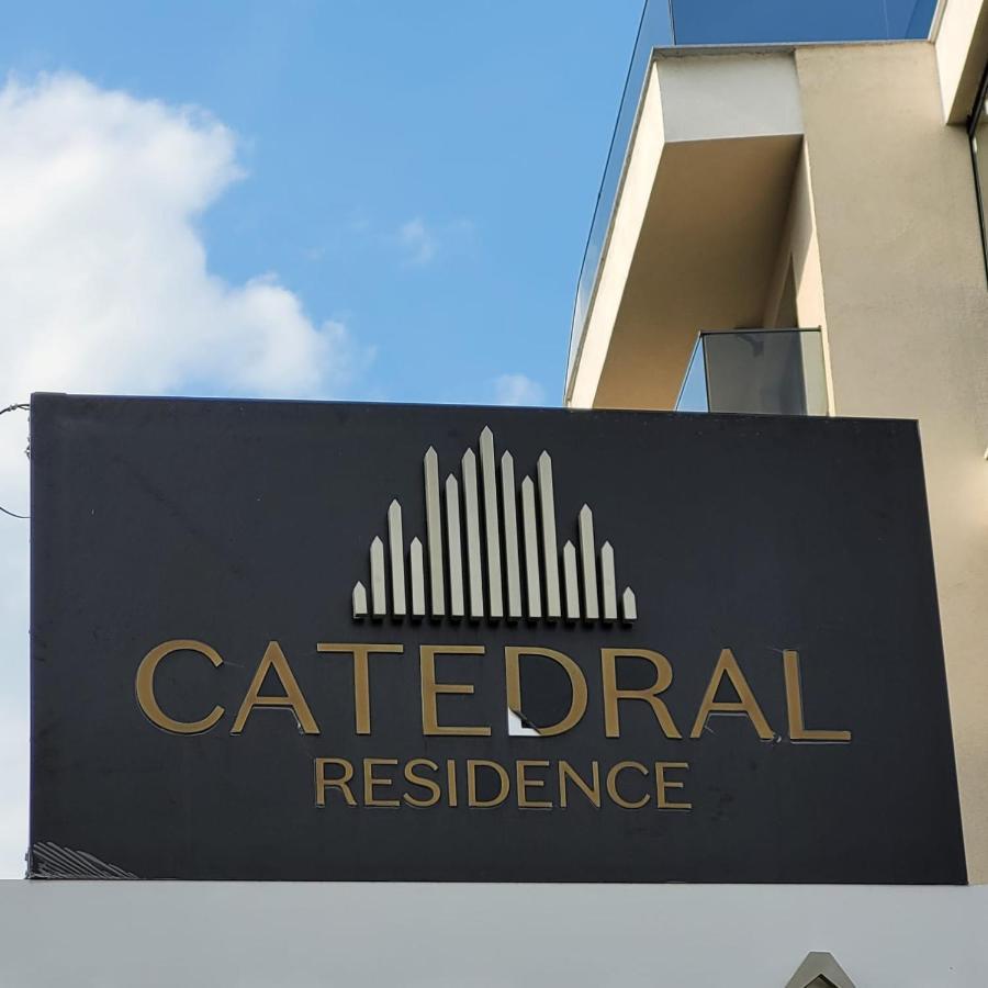10 - Catedral - Free Parking בוקרשט